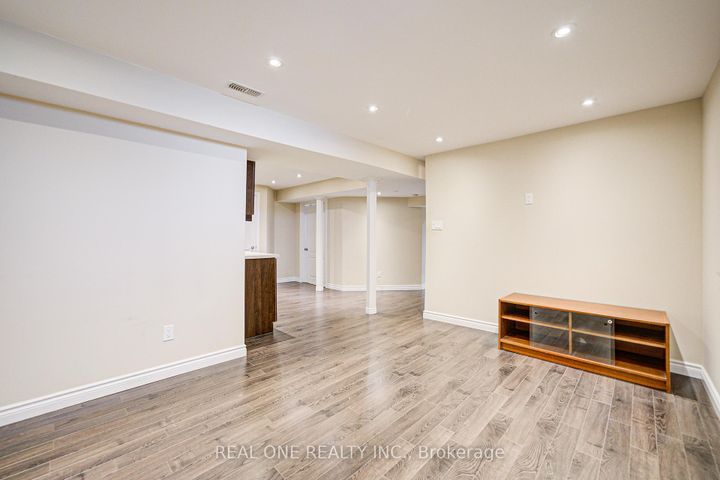 Photo 32 at 35 Ridgecrest Road, Berczy, Markham