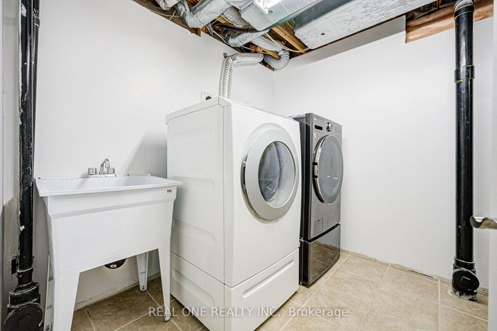 Photo 33 at 35 Ridgecrest Road, Berczy, Markham