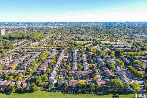 Photo 2 at 63 Homedale Drive, Agincourt North, Toronto