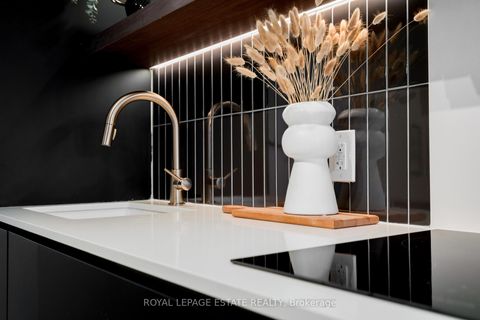 Photo 9 at 404 - 1285 Queen Street E, Coxwell, Toronto Photo 9 at 404 - 1285 Queen Street E, Coxwell, Toronto