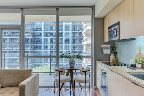 Photo 11 at 616 - 478 King Street W, Waterfront Communities C1, Toronto