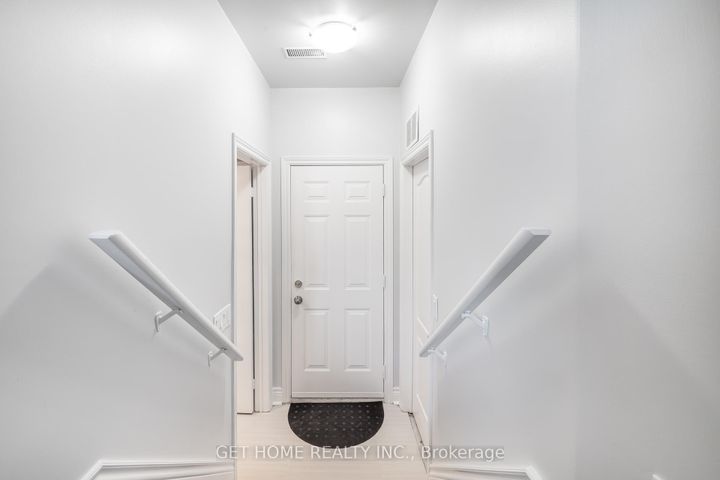 Photo 18 at 39 Schooner Lane, Rouge E10, Toronto