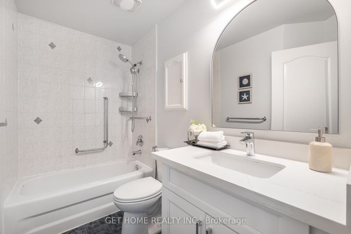 Photo 40 at 39 Schooner Lane, Rouge E10, Toronto