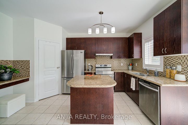 Photo 18 at 15 Sedore Street, Greensborough, Markham