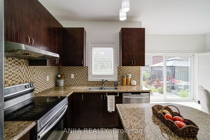 Photo 20 at 15 Sedore Street, Greensborough, Markham