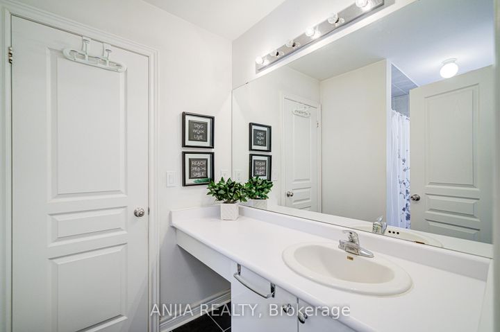 Photo 39 at 15 Sedore Street, Greensborough, Markham