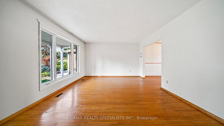 Photo 4 at 2160 Jenner Court, Sheridan, Mississauga