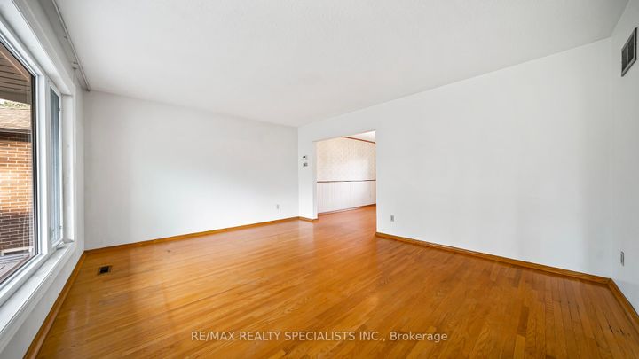 Photo 5 at 2160 Jenner Court, Sheridan, Mississauga
