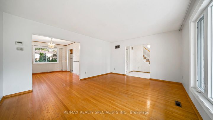 Photo 6 at 2160 Jenner Court, Sheridan, Mississauga