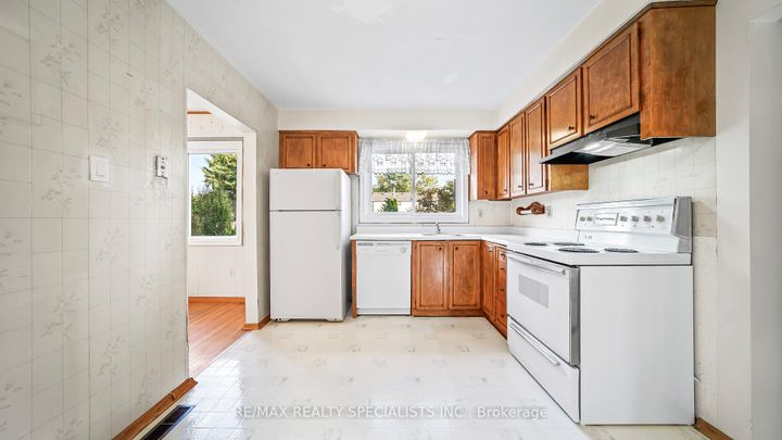 Photo 9 at 2160 Jenner Court, Sheridan, Mississauga