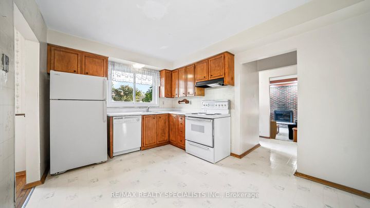 Photo 10 at 2160 Jenner Court, Sheridan, Mississauga