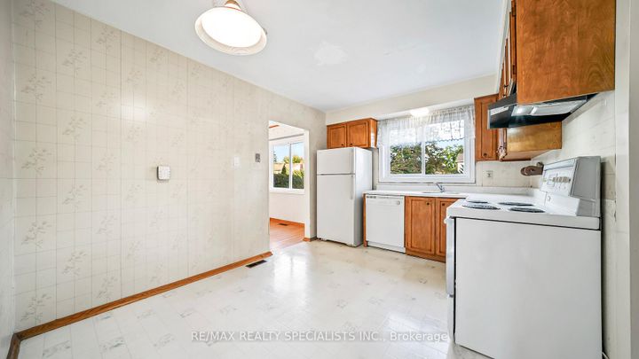 Photo 11 at 2160 Jenner Court, Sheridan, Mississauga