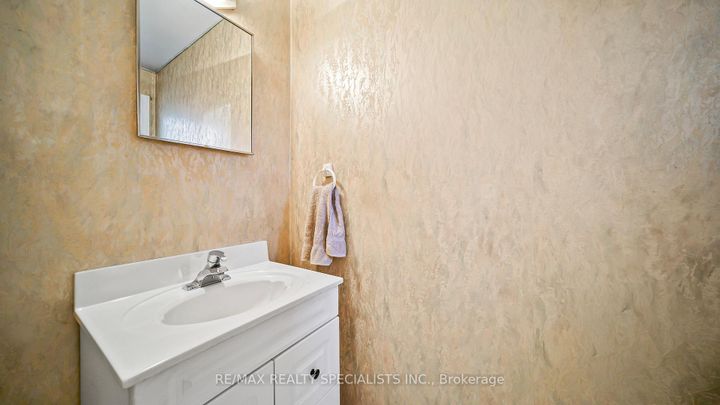 Photo 15 at 2160 Jenner Court, Sheridan, Mississauga