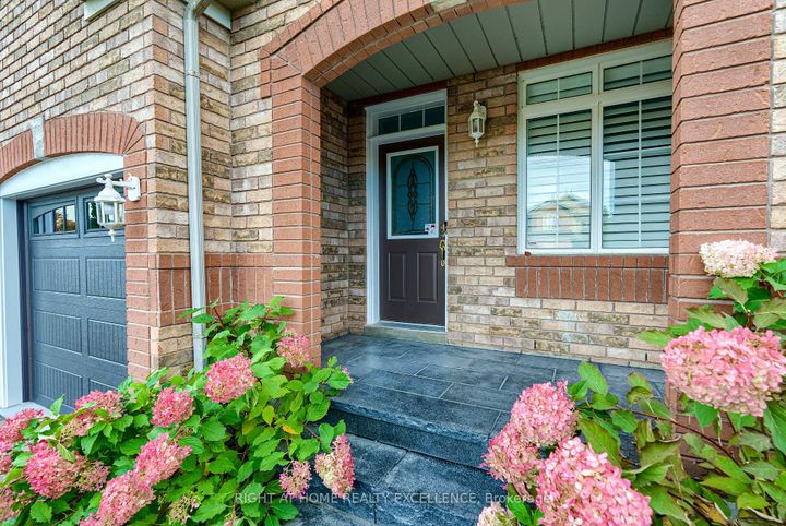 Photo 2 at 6862 Gooderham Estate Boulevard, Meadowvale Village, Mississauga