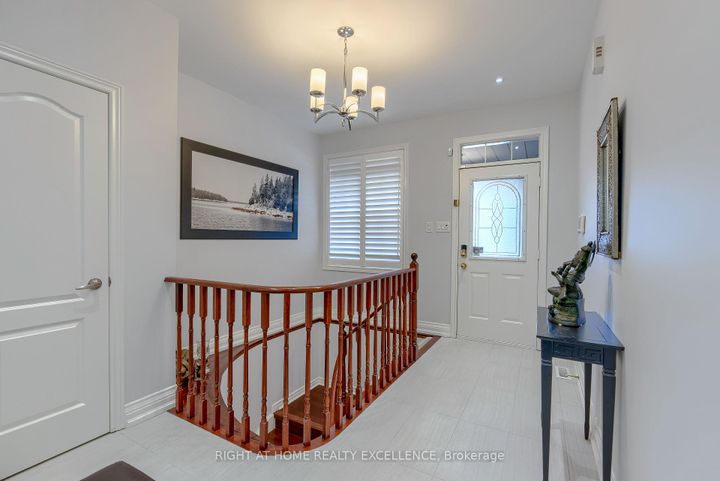 Photo 3 at 6862 Gooderham Estate Boulevard, Meadowvale Village, Mississauga