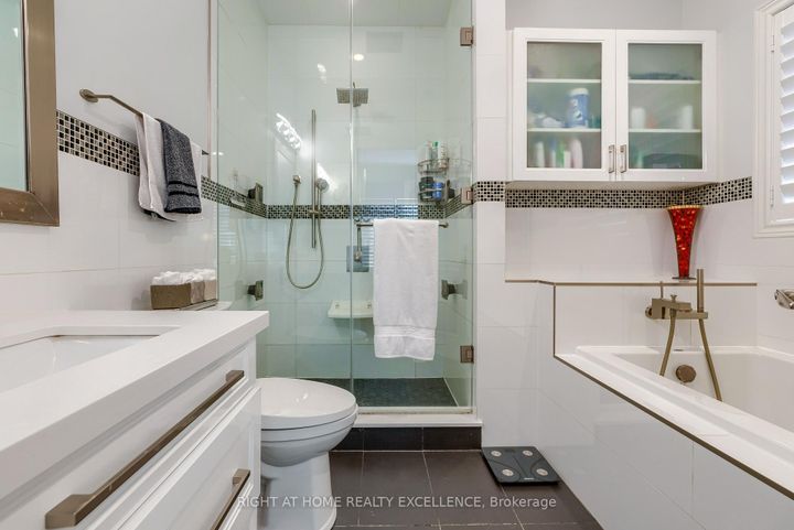 Photo 25 at 6862 Gooderham Estate Boulevard, Meadowvale Village, Mississauga