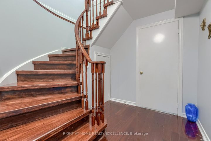 Photo 33 at 6862 Gooderham Estate Boulevard, Meadowvale Village, Mississauga