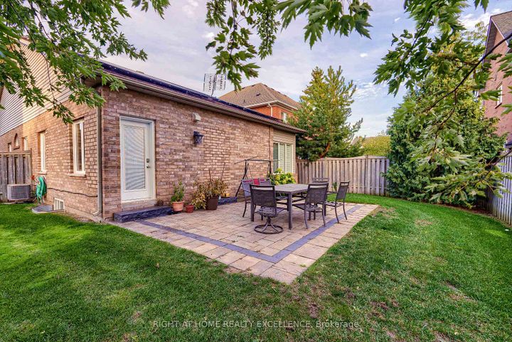 Photo 42 at 6862 Gooderham Estate Boulevard, Meadowvale Village, Mississauga