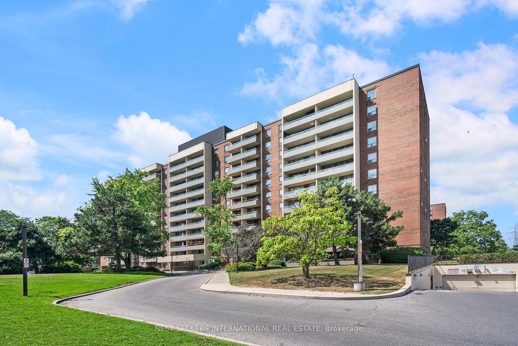 1004 - 9 Four Winds Drive, York University Heights, Toronto 