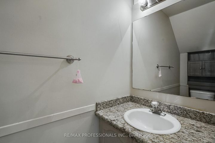 Photo 5 at 17 - 384 Limeridge Road E, Bruleville, Hamilton