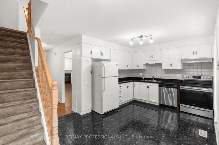 Photo 6 at 17 - 384 Limeridge Road E, Bruleville, Hamilton