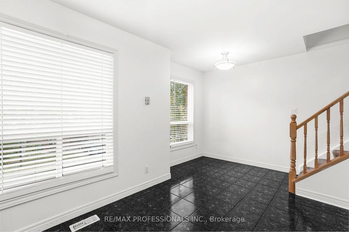 Photo 8 at 17 - 384 Limeridge Road E, Bruleville, Hamilton