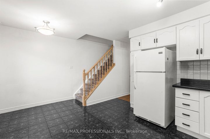 Photo 9 at 17 - 384 Limeridge Road E, Bruleville, Hamilton