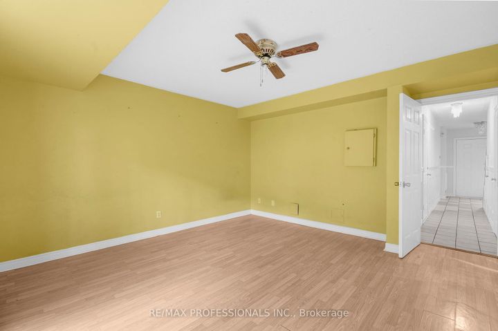 Photo 12 at 17 - 384 Limeridge Road E, Bruleville, Hamilton
