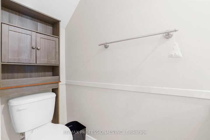 Photo 13 at 17 - 384 Limeridge Road E, Bruleville, Hamilton