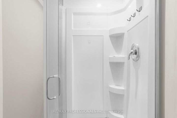 Photo 14 at 17 - 384 Limeridge Road E, Bruleville, Hamilton
