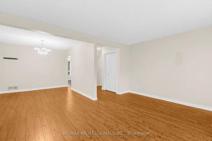 Photo 16 at 17 - 384 Limeridge Road E, Bruleville, Hamilton