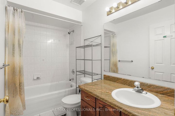 Photo 24 at 17 - 384 Limeridge Road E, Bruleville, Hamilton