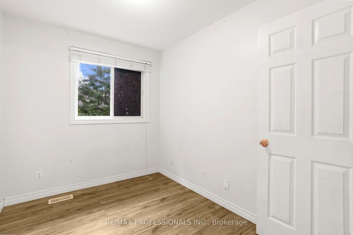 Photo 27 at 17 - 384 Limeridge Road E, Bruleville, Hamilton
