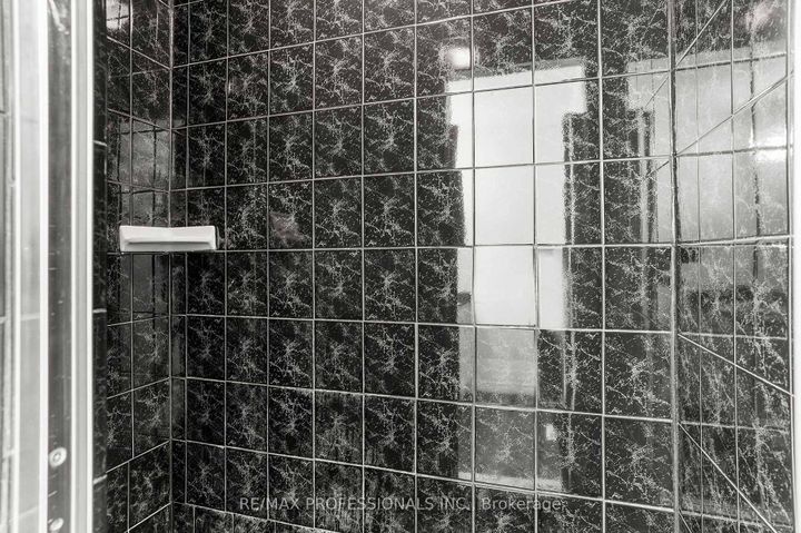 Photo 30 at 17 - 384 Limeridge Road E, Bruleville, Hamilton