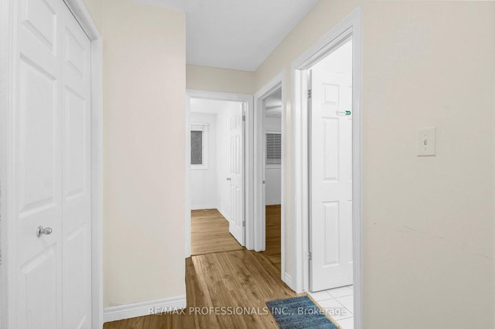 Photo 32 at 17 - 384 Limeridge Road E, Bruleville, Hamilton