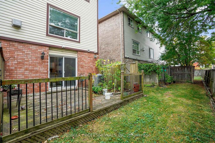 Photo 37 at 17 - 384 Limeridge Road E, Bruleville, Hamilton