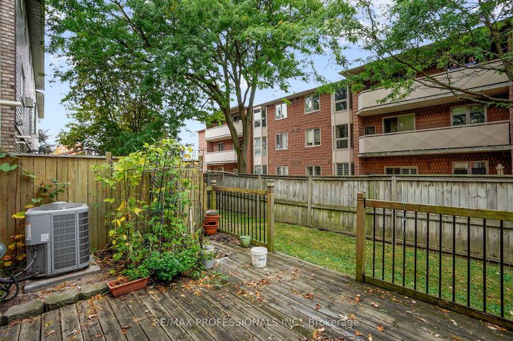 Photo 39 at 17 - 384 Limeridge Road E, Bruleville, Hamilton