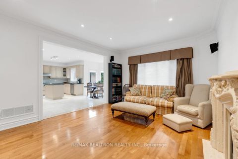 Photo 14 at 93 Oak Avenue, South Richvale, Richmond Hill