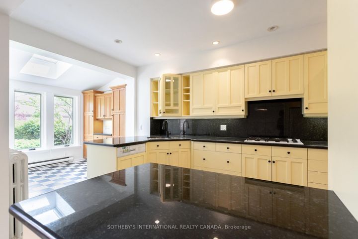 Photo 11 at 277 Crawford Street, Bellwoods, Toronto