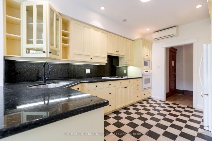 Photo 12 at 277 Crawford Street, Bellwoods, Toronto