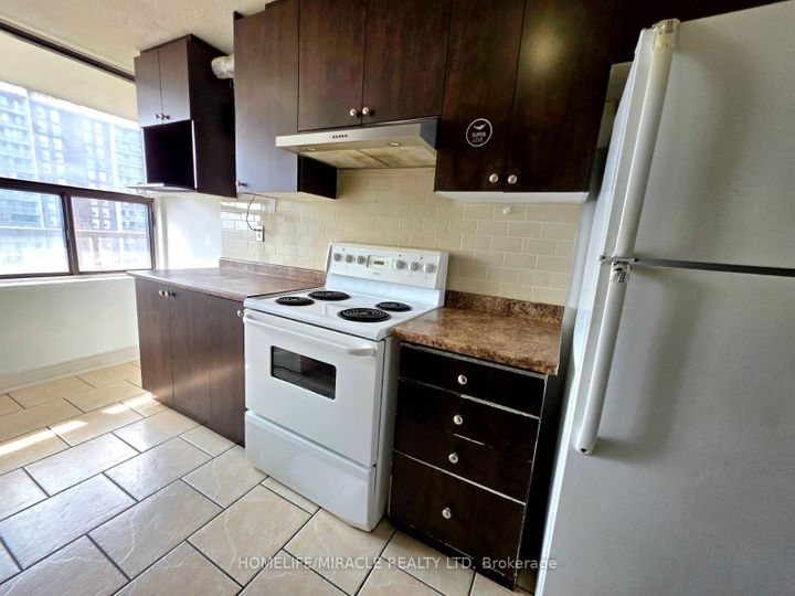 Photo 11 at 1106 - 4 King Cross Road, Queen Street Corridor, Brampton