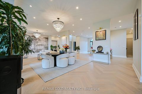 Photo 10 at 48 Sylvadene Parkway, East Woodbridge, Vaughan