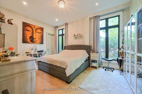 Photo 16 at 48 Sylvadene Parkway, East Woodbridge, Vaughan