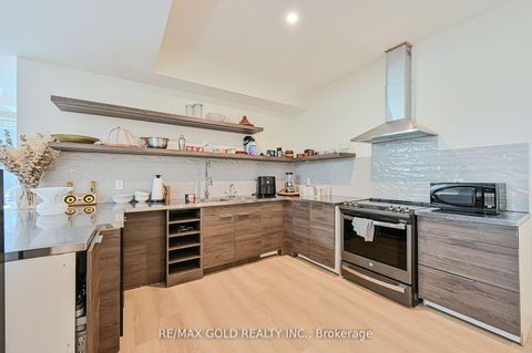 Photo 36 at 48 Sylvadene Parkway, East Woodbridge, Vaughan