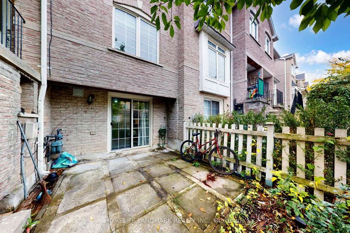 Photo 2 at 108 Sunway Square, Raymerville, Markham