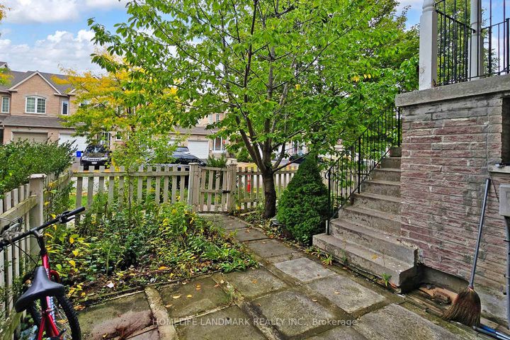 Photo 4 at 108 Sunway Square, Raymerville, Markham