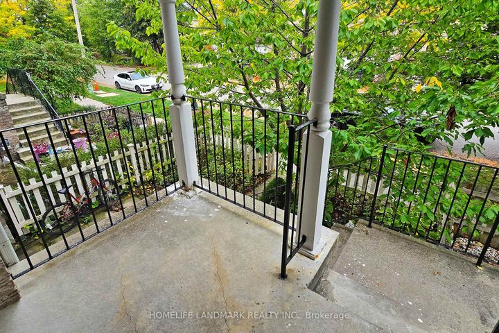 Photo 5 at 108 Sunway Square, Raymerville, Markham