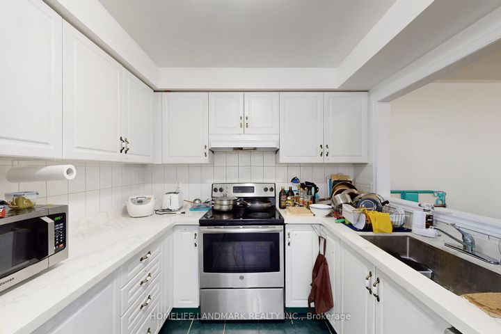 Photo 17 at 108 Sunway Square, Raymerville, Markham