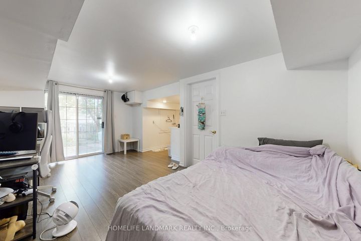 Photo 36 at 108 Sunway Square, Raymerville, Markham