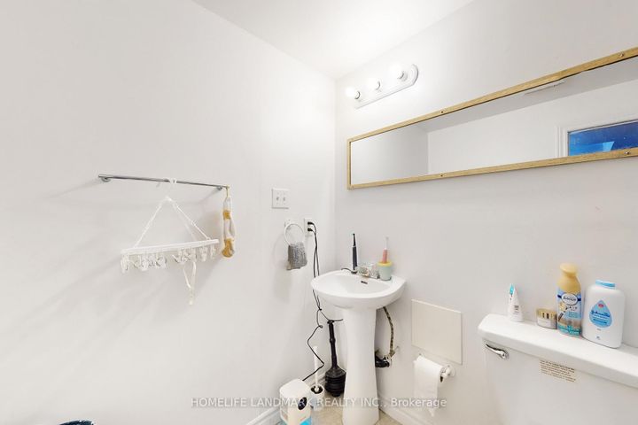 Photo 43 at 108 Sunway Square, Raymerville, Markham